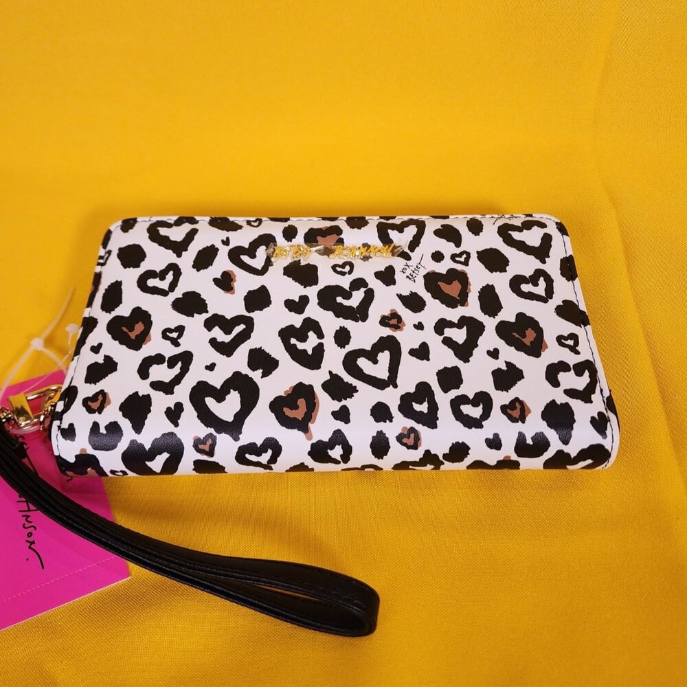Betsey Johnson Leopard Heart White Black Wallet Wristlet Zip Around NEW - Picture 7 of 12